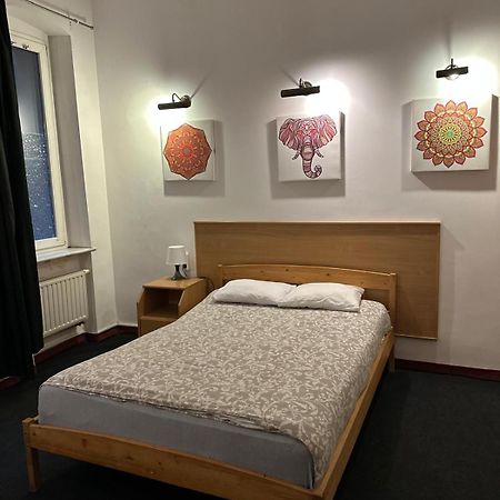 Mandala Hostel Poznan Bagian luar foto