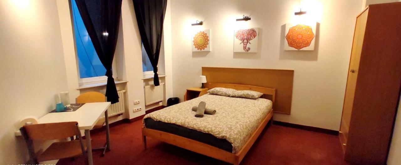 Mandala Hostel Poznan Bagian luar foto